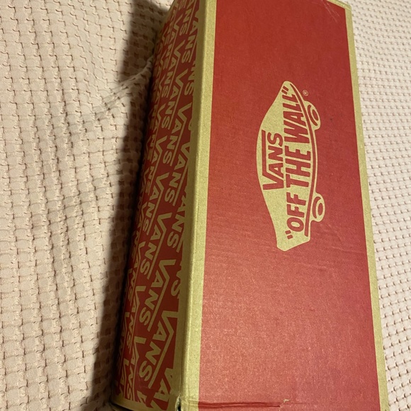 Vans - Picture 4 of 6